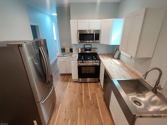 5th image of 303 William St #1