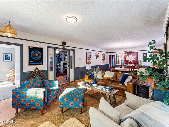 5th image of 2221 Adair Ave