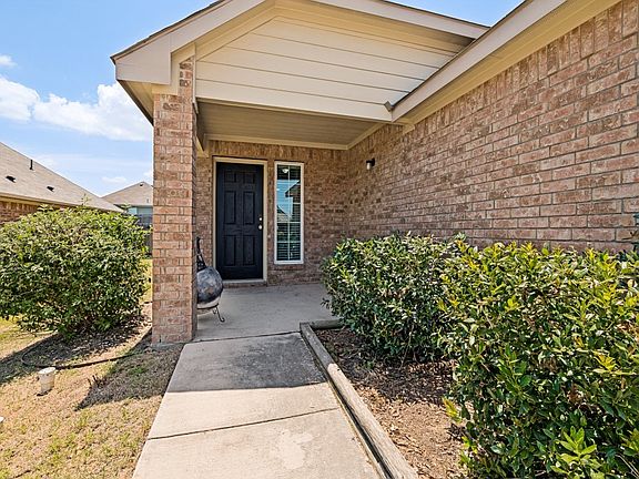 3rd image of 1603 Blue Jay Dr