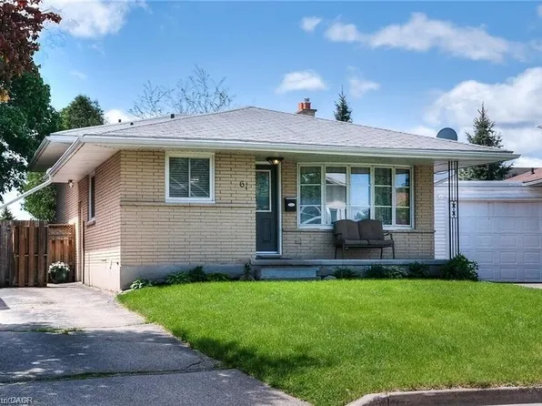 61 Bosworth Cres #A, Kitchener, ON N2E 1Y9