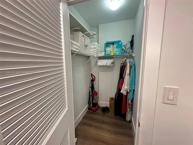2301 Collins Ave #1421 — Photo 6