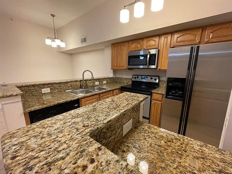 1st image of 211 SW Palm Dr APT 306