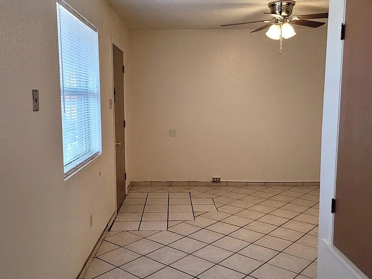 1410 S Espina St #7 — Photo 11