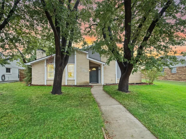 1882 Hillcrest Dr, Lewisville, TX 75077