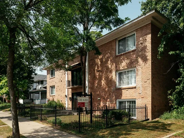 425 University