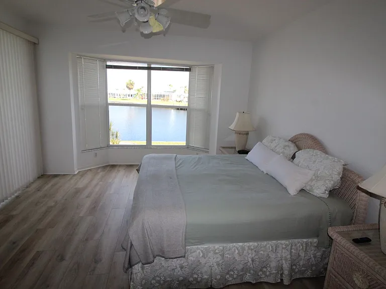 450 Sorrento Ct — Photo 16