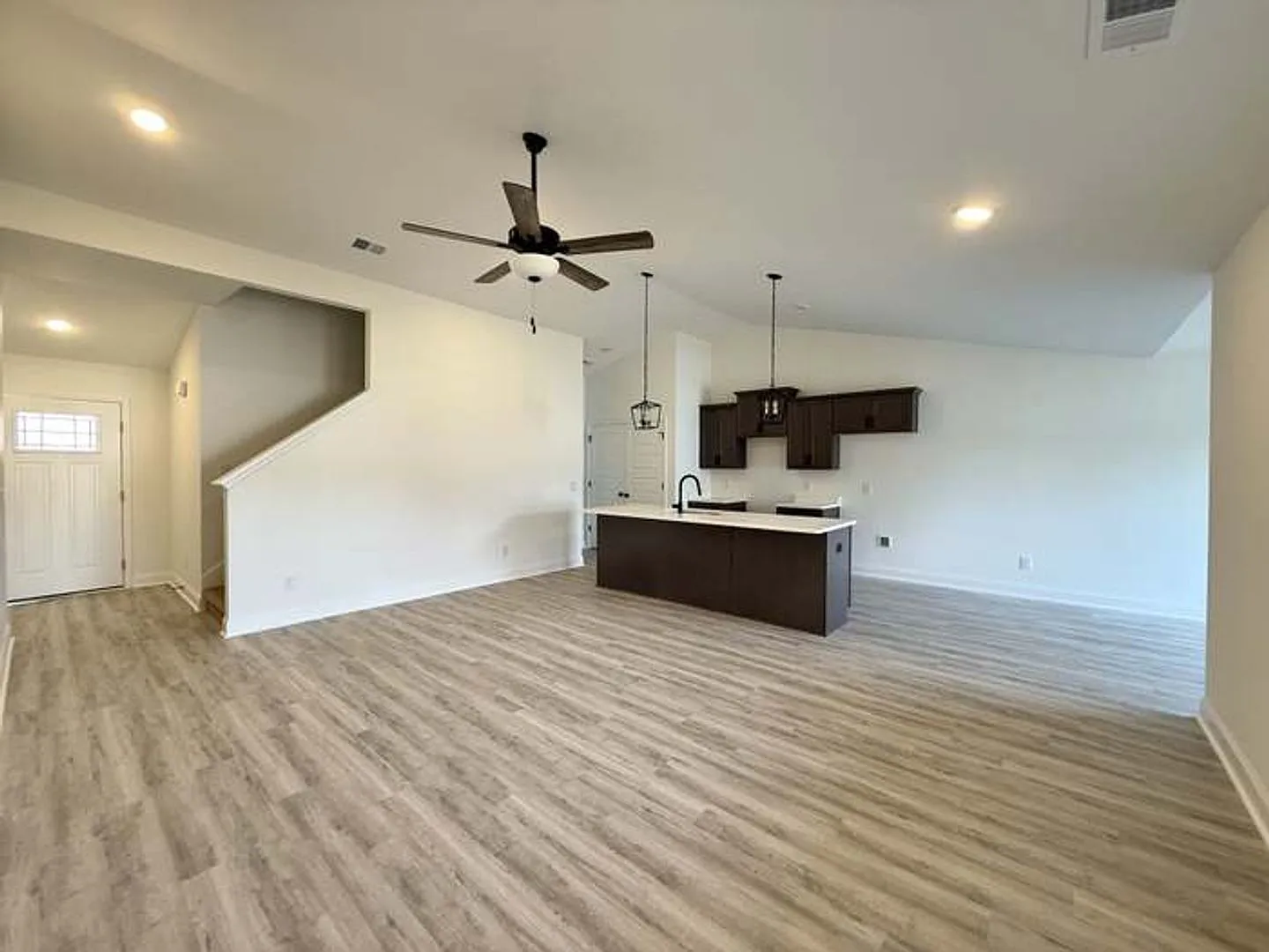 For Rent 3 Bedroom 2 Bath Home + Bonus Room — Photo 3