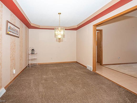 4th image of 831 Auburn Hills Dr Unit A