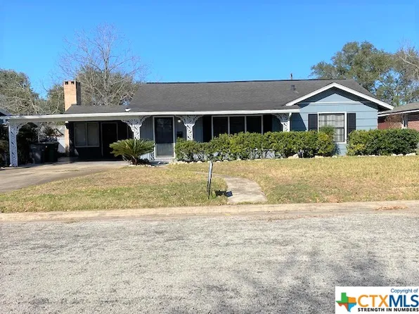 1208 E Locust Ave, Victoria, TX 77901