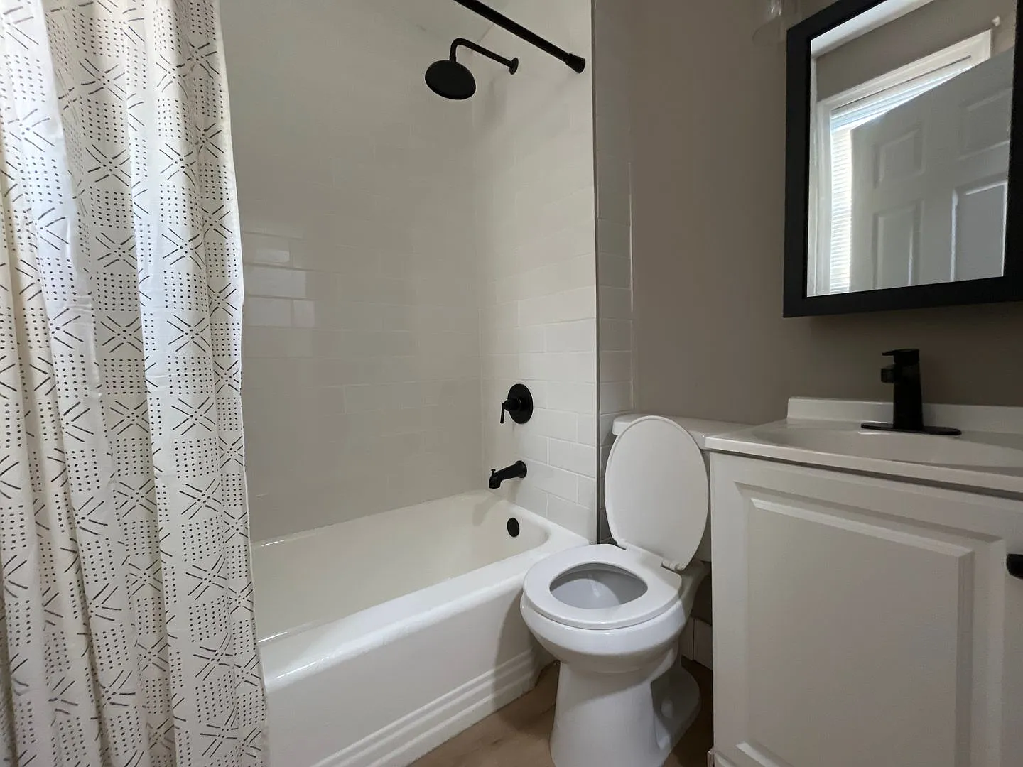 Fully Renovated and Modern 3-Bedroom, 1-Bathroom Rental Home in Center City Allentown, — Photo 4