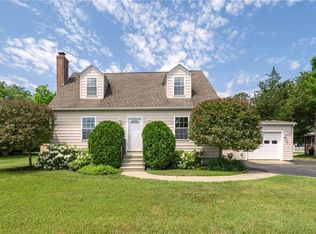 10 Reservoir Rd, Coventry, RI 02816