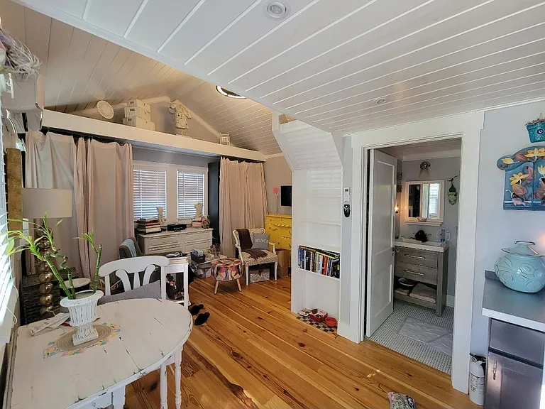 611 Bay Ave #B — Photo 5