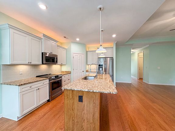 2nd image of 2530 Walpole Ln