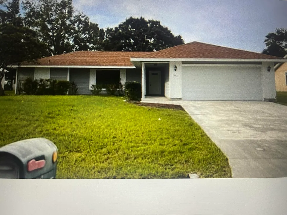1019 SW Aurelia Ave