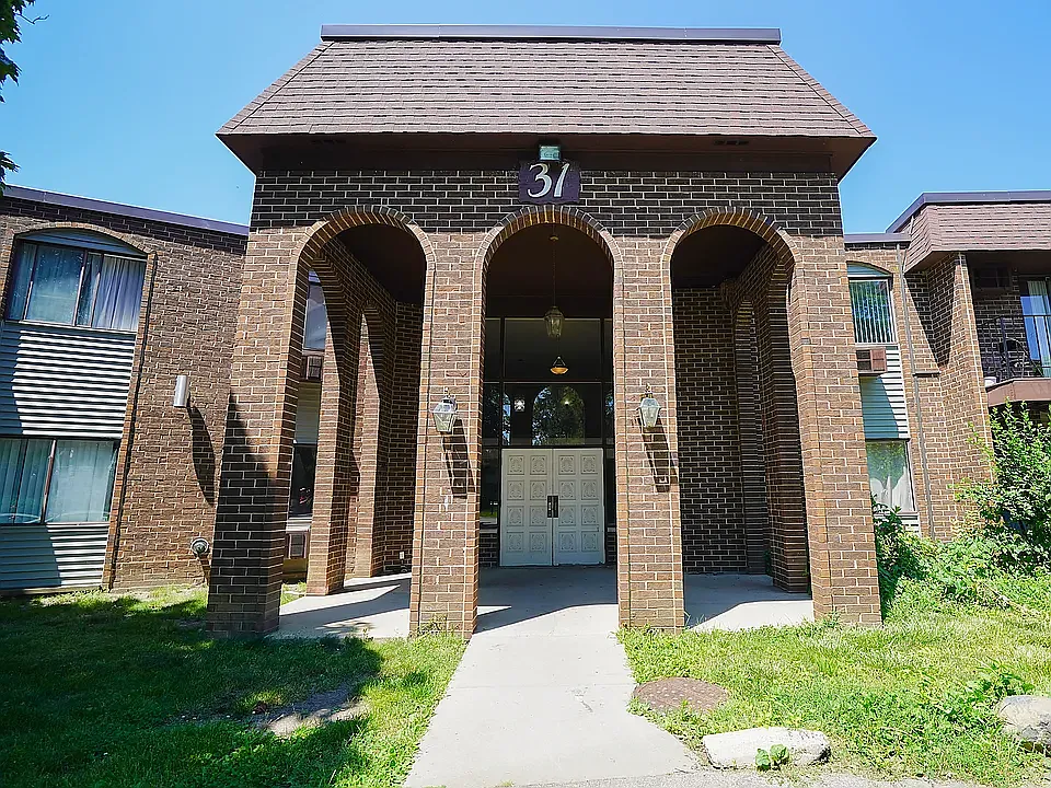 3 bed, 1260 sqft, $2,050 — Photo 1