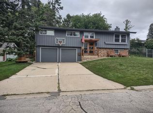 5959 Dawson Ct, Greendale, WI 53129