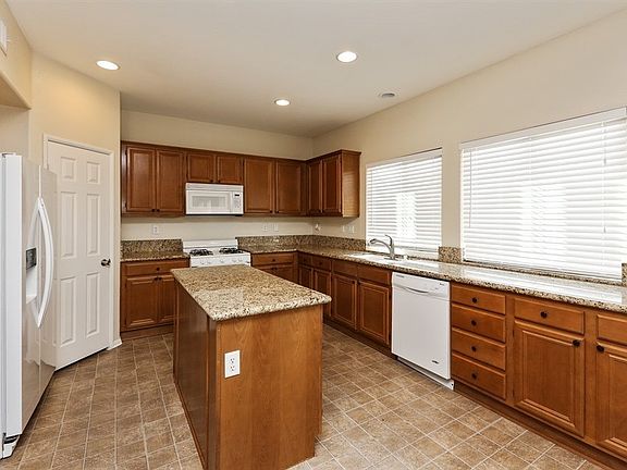 4th image of 3062 Topaz Ln