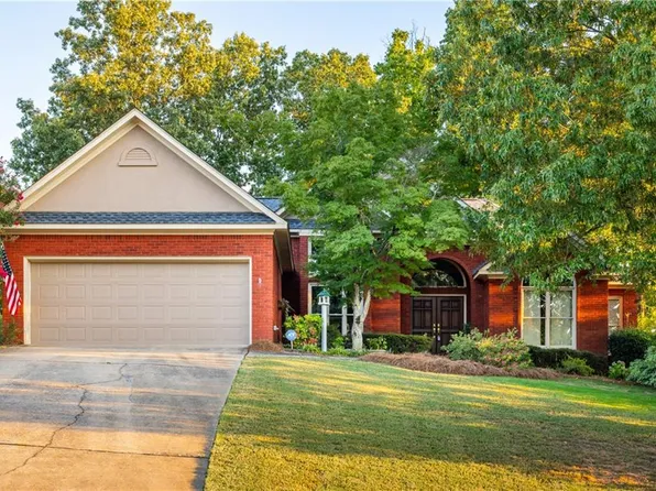 2307 Bridle Ct, Phenix City, AL 36867