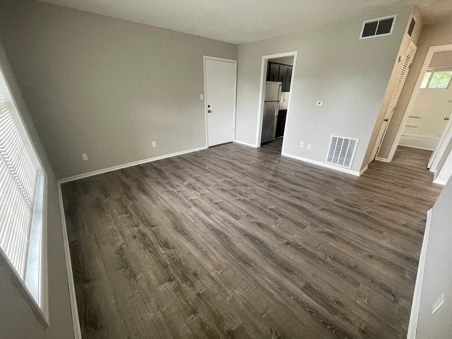 2 bed, 812 sqft, $900 — Photo 4