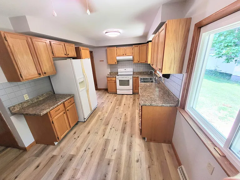 689 Deborah Dr — Photo 4