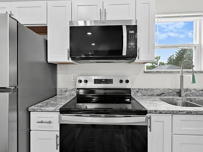 3947 Rookwood Ave #B — Photo 12