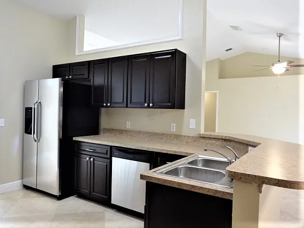 601 SW Curtis St — Photo 10