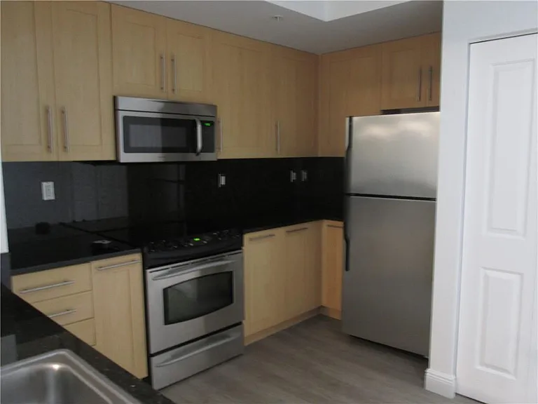 511 SE 5th Ave #1419 — Photo 5