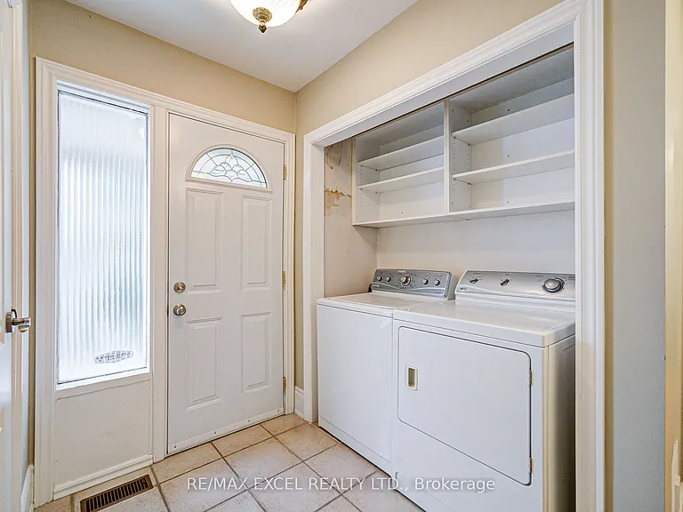 108 Babcombe Dr — Photo 15