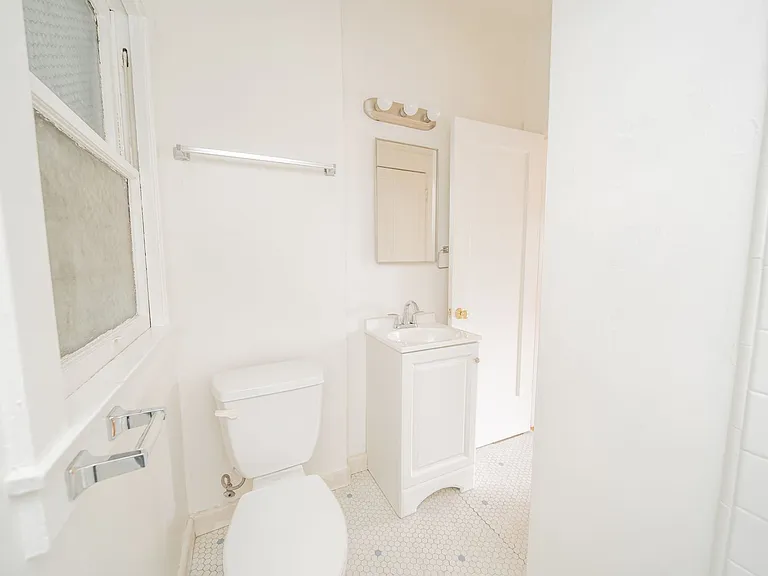 6031 Claremont Ave — Photo 11