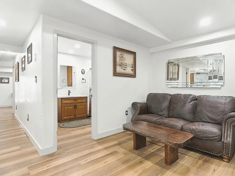 154 Clover St #A — Photo 5