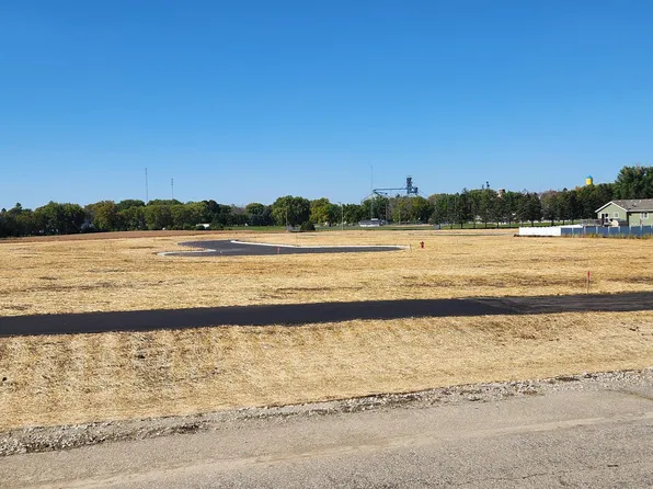 405 4th St SE, Hayfield, MN 55940