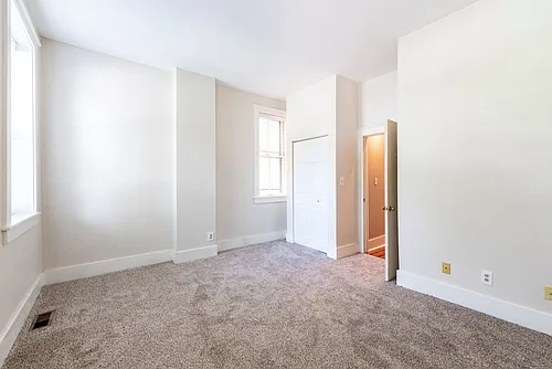 116 E Oak St Photo 1
