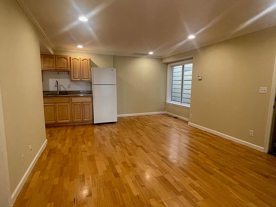 1st image of 2365 21st Ave #A