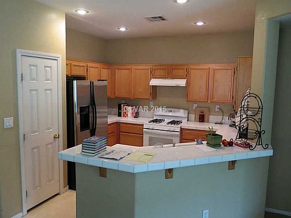 3rd image of 9266 Marlia St