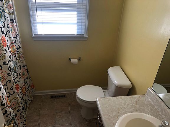 4th image of 1222 Kendall Dr