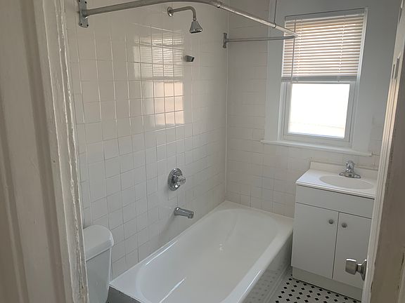 4th image of 104 Purser Pl