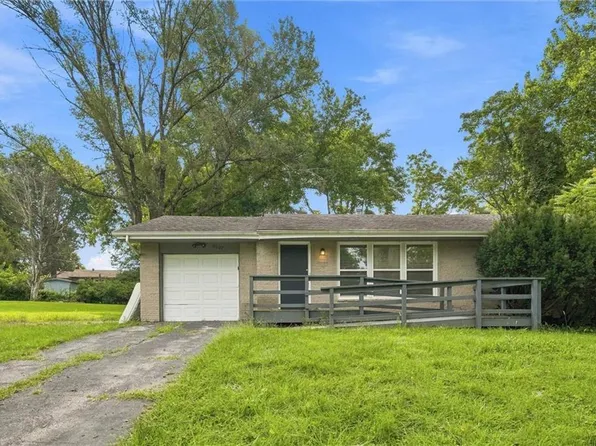 6537 Sears Dr, Kansas City, KS 66102