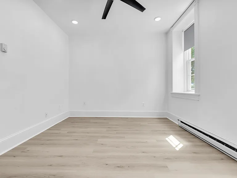 142 S 6th St #1 — Photo 9