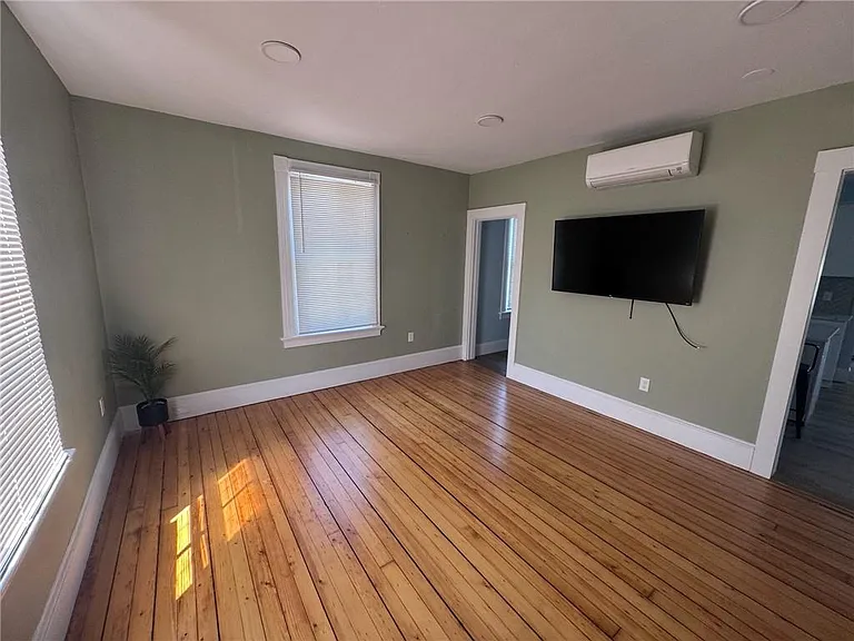 35 Elm St #B — Photo 9