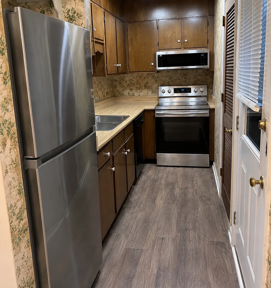 2 bed, 1.5 bath, 1128 sqft, $2,000 — Photo 2