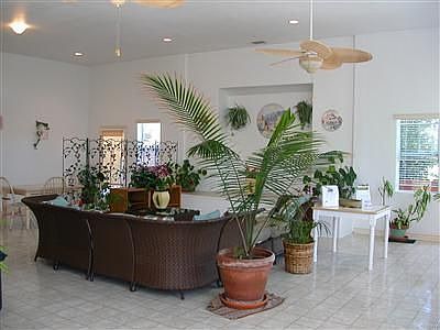 Great room, 1,400  s.f., 12 ft. ceilings