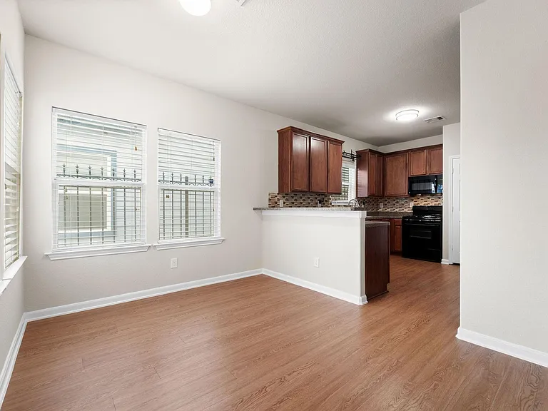 3548 Rebecca St — Photo 7