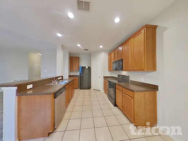 2809 Thistlewood Dr — Photo 5