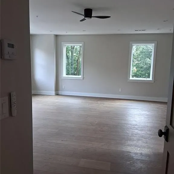 3525 Kingsboro Rd NE — Photo 11