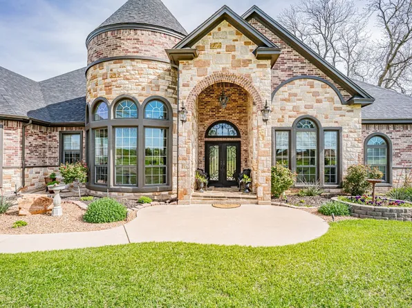 1206 E Scandinavian Ct, Granbury, TX 76048
