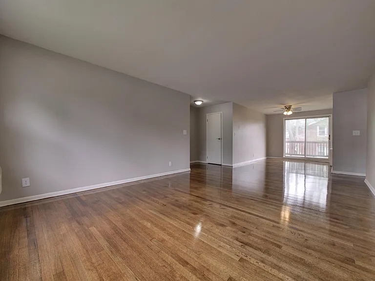 Riverhill Apartments — Photo 11
