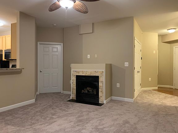 4th image of 42531 Rockrose Sq Unit 302