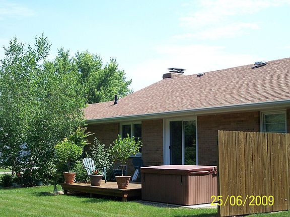 SW rear w/spa & deck