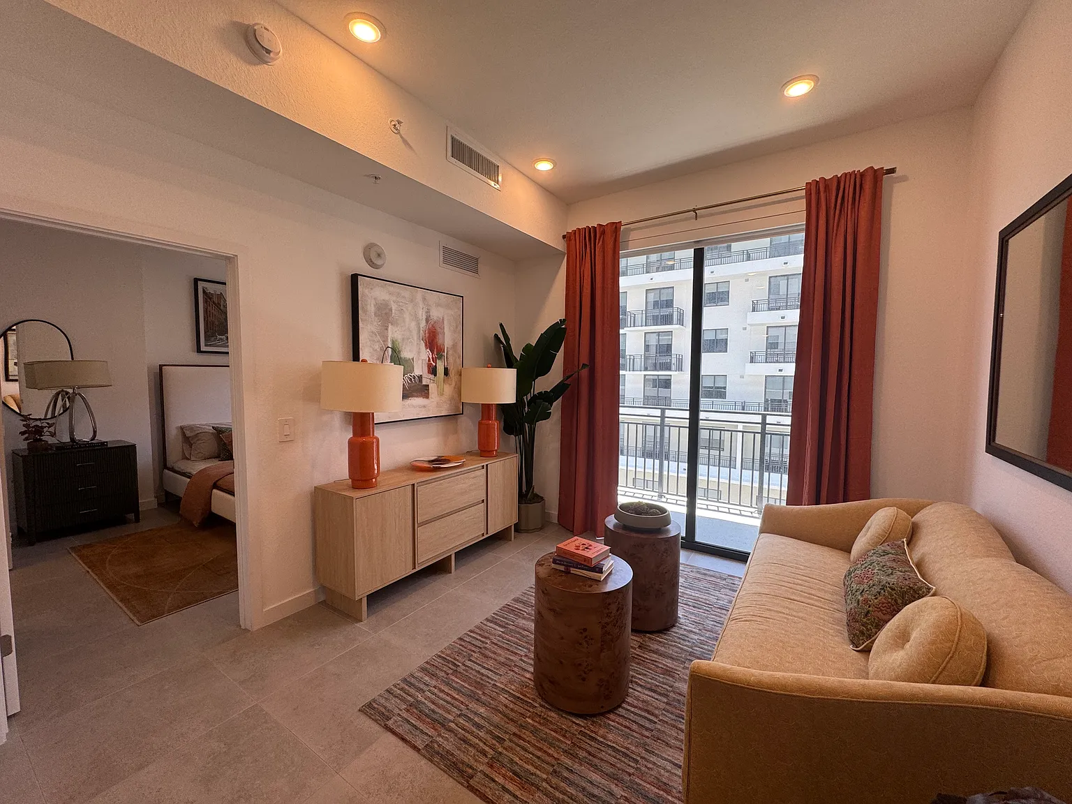 1 bed, 530 sqft, $1,904 — Photo 2