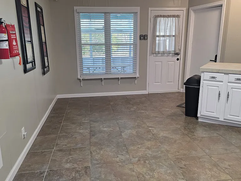 325 S Saunders St #1 — Photo 30